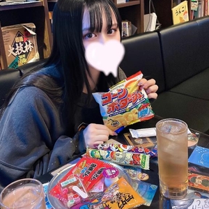 お菓子を与えると懐きます🫶🏻