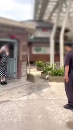 お巡りさんと同じ動き（敬礼）出来たら...いい人👍