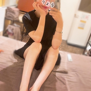 黒ワンピース。