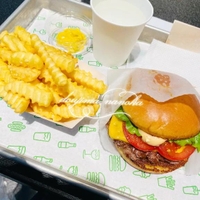 お昼ご飯ですね( ´⤙`⸝⸝ )