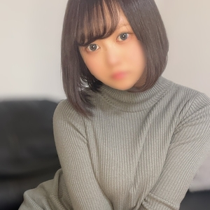大人になりかけた男特有のはにかんだ笑い