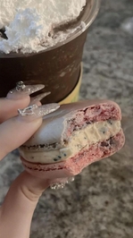 吸い寄せられた、、