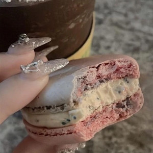 吸い寄せられた、、