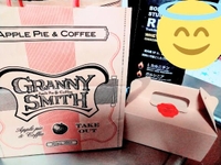 ホットなアップルパイに突き刺したフォークで