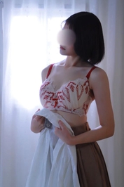 『雨上がり、桜、アスファルト』