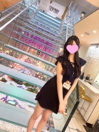 初のホールガール👗💖