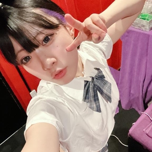 ︎︎( ◜▿◝ )✌︎