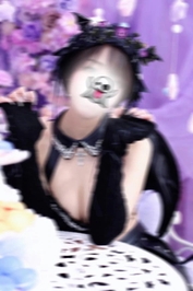 小悪魔コスでお兄様を誘惑しちゃう…♡