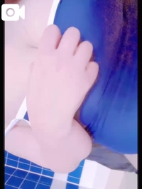 ぺろーん👗見えちゃう🤣