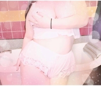 添い寝する駒鳥たち棘で抱き締め甘き密と引き換えに