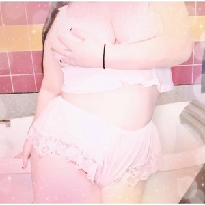 添い寝する駒鳥たち棘で抱き締め甘き密と引き換えに