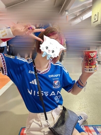 ぴえん(  •̥-•̥ )