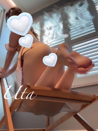 膣口が亀頭を包み込み、咥えていく。奥へと近づくほど狭く締めつけていく♡