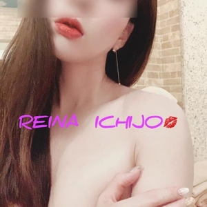 谷間が見えるお衣装で💋