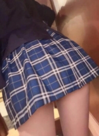 立ちバ〇クを鏡越しに