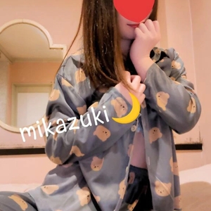 パジャマで夜這い🩷🌙