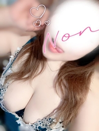 下から持ち上げるように揉んで♥️