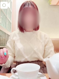 お茶を注ぐ女シリーズ(2日連続)