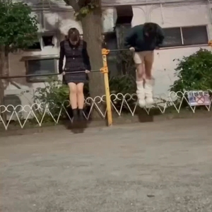 ２人で鉄棒をする動画🎥生声入。