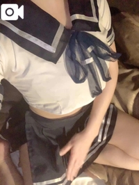 制服でちらっ