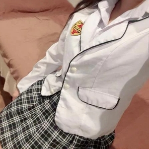 明日😂