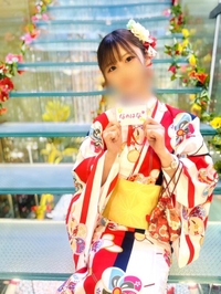 初ホールガール