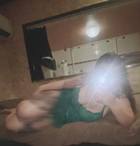 夜の空気に、インクが映える。