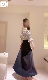 【すみれ♡動画】blog.144 ひらひらのオフショルダー💖🤍