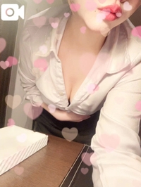 滴り落ちる唾液を飲まされ、密着されながら女様の体液を舐め尽くす👄🐳💧