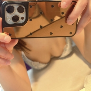 見えそうで…♡